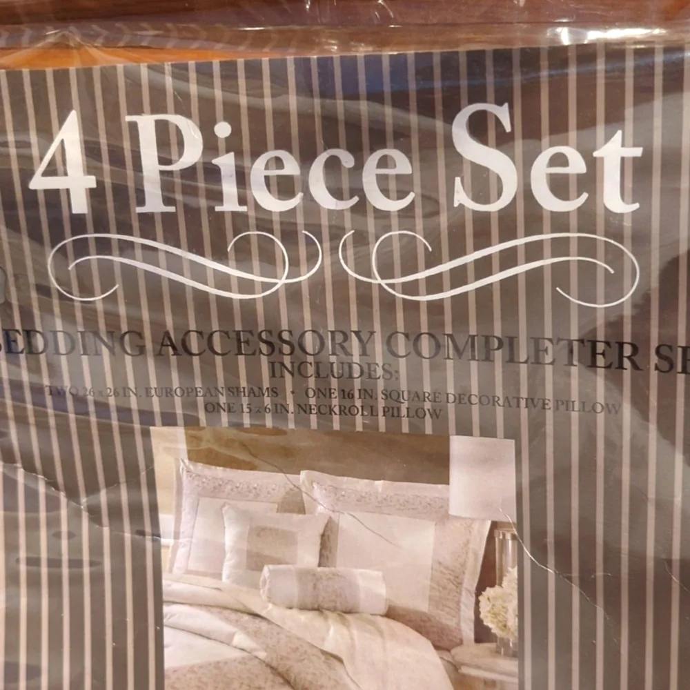 4Piece Bedding Accessory Completer Set SALE SALE SALE Never Used Sun Sale